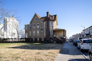 Ocean House in Atlantic City, NJ - Building Photo