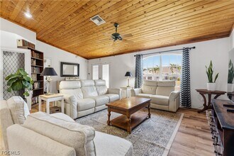 2846 SW 25th Pl in Cape Coral, FL - Building Photo - Building Photo