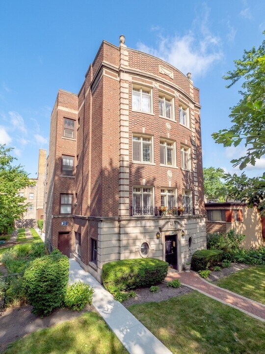 7372 N Winchester Ave in Chicago, IL - Foto de edificio
