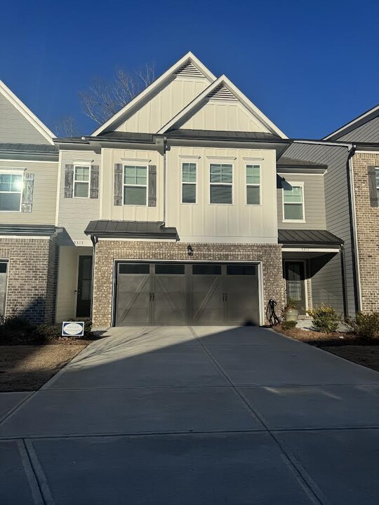 5313 Briggs St in Flowery Branch, GA - Building Photo