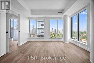 203-3203 Jarvis St in Toronto, ON - Building Photo - Building Photo