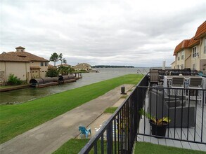 63 Regency Pt in Montgomery, TX - Building Photo - Building Photo