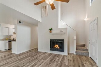 352 W Harwood Rd in Hurst, TX - Building Photo - Building Photo