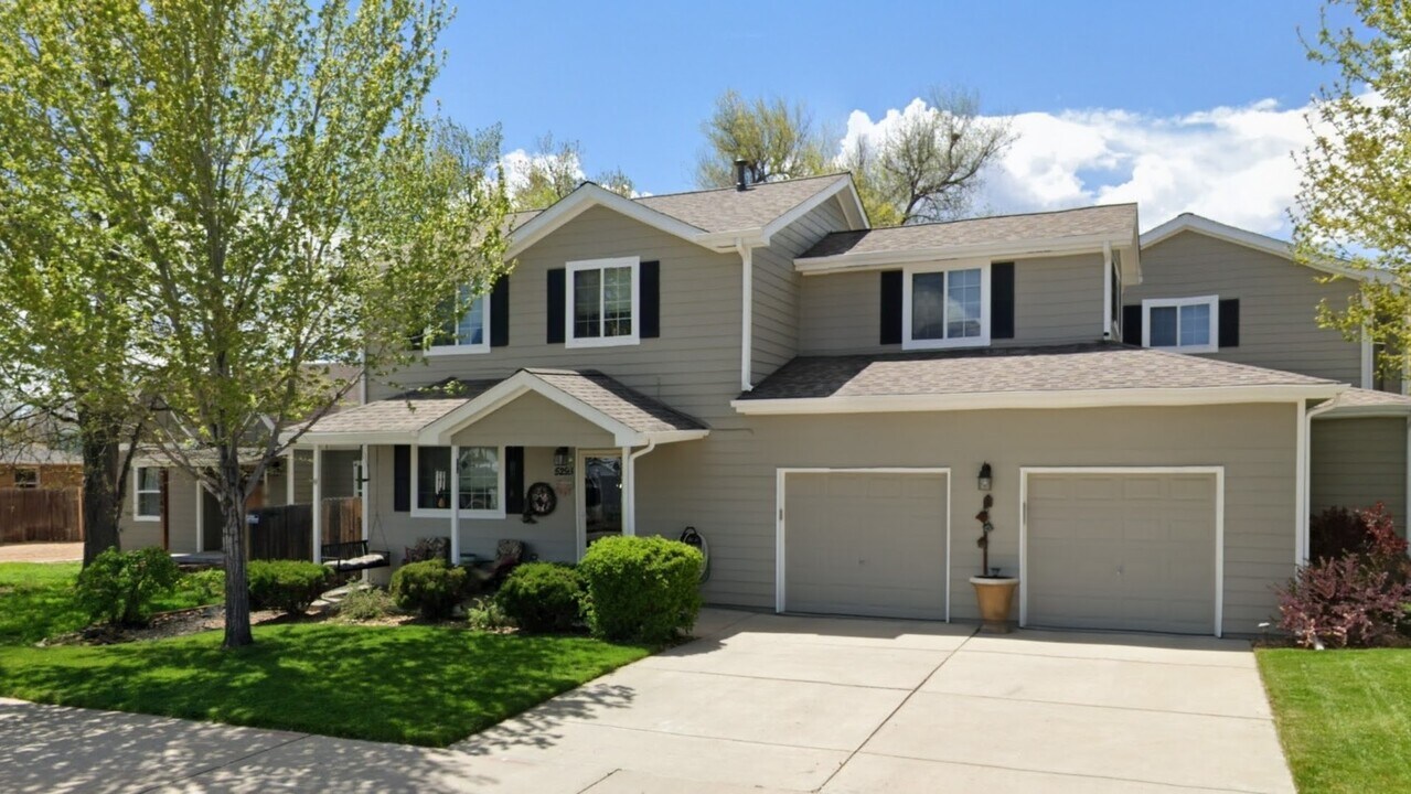 5293 Carr St in Arvada, CO - Building Photo
