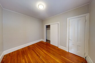 60 Dana St, Unit 8 in Cambridge, MA - Foto de edificio - Building Photo