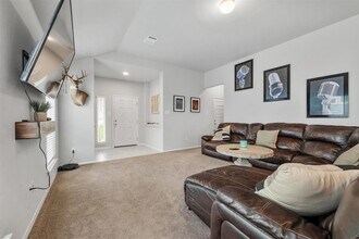 11324 Lago de Garda Dr in Austin, TX - Foto de edificio - Building Photo