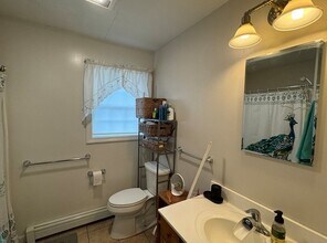 86 Endicott St, Unit D in Peabody, MA - Building Photo - Building Photo