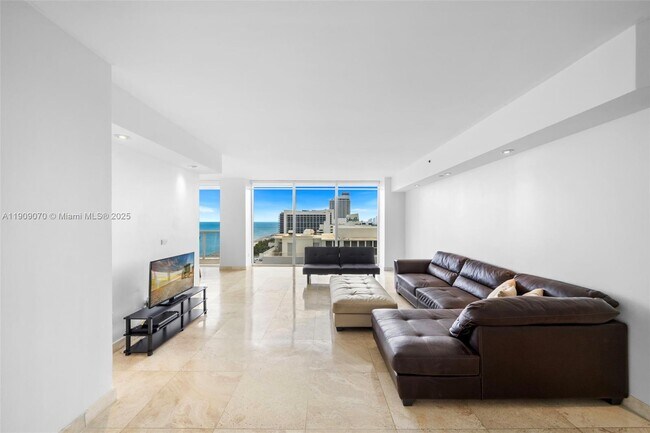 4775 Collins Ave in Miami Beach, FL - Building Photo - Building Photo