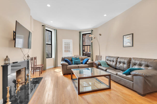 140 E 37th St in New York, NY - Building Photo - Interior Photo