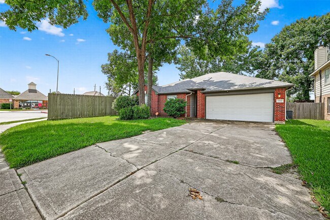17162 Summer Hollow Dr in Sugar Land, TX - Building Photo - Building Photo