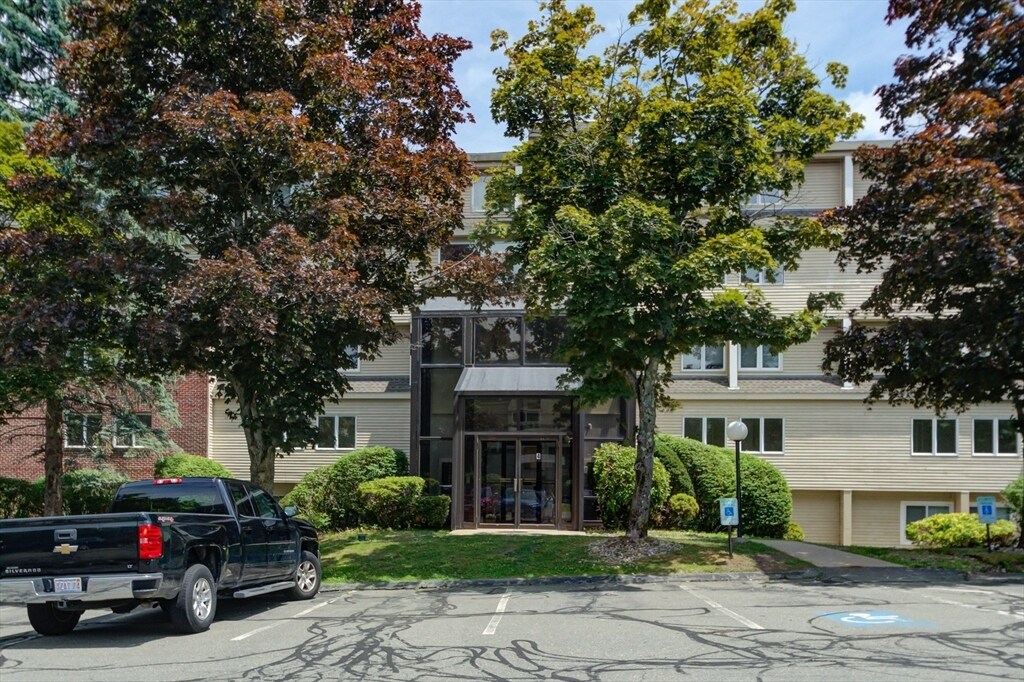 4 Duck Pond Rd in Beverly, MA - Foto de edificio