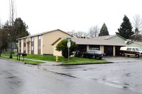 1903 10th St in Springfield, OR - Foto de edificio - Building Photo