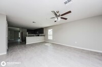 215 Goldenrod Ln in Poinciana, FL - Foto de edificio - Building Photo