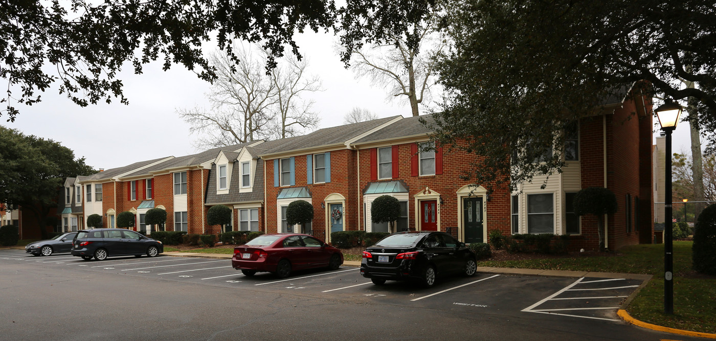 Bay Quarters Condominiums in Virginia Beach, VA - Foto de edificio