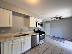 311 Charlotte Ave in Crystal Lake, IL - Foto de edificio - Building Photo