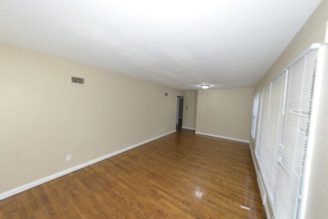 6127 Shillington Dr in Berkeley, MO - Building Photo - Building Photo