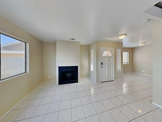 13504 Bixler Ave in Downey, CA - Foto de edificio - Building Photo