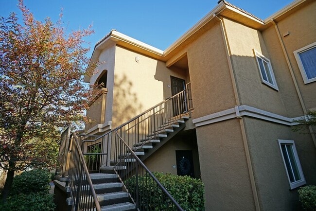 501 Gibson Dr in Roseville, CA - Building Photo - Building Photo