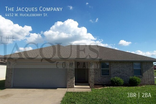 4452 W Huckleberry St in Springfield, MO - Foto de edificio - Building Photo