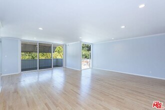 1539 Laurel Ave, Unit D-D-8 in Los Angeles, CA - Building Photo - Building Photo