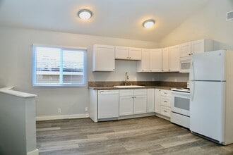 4709 River Ave in Newport Beach, CA - Building Photo - Building Photo