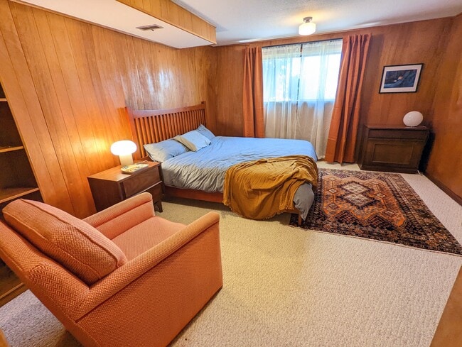 12645 NE Fremont St, Unit Pet friendly and spacious in Portland, OR - Foto de edificio - Building Photo