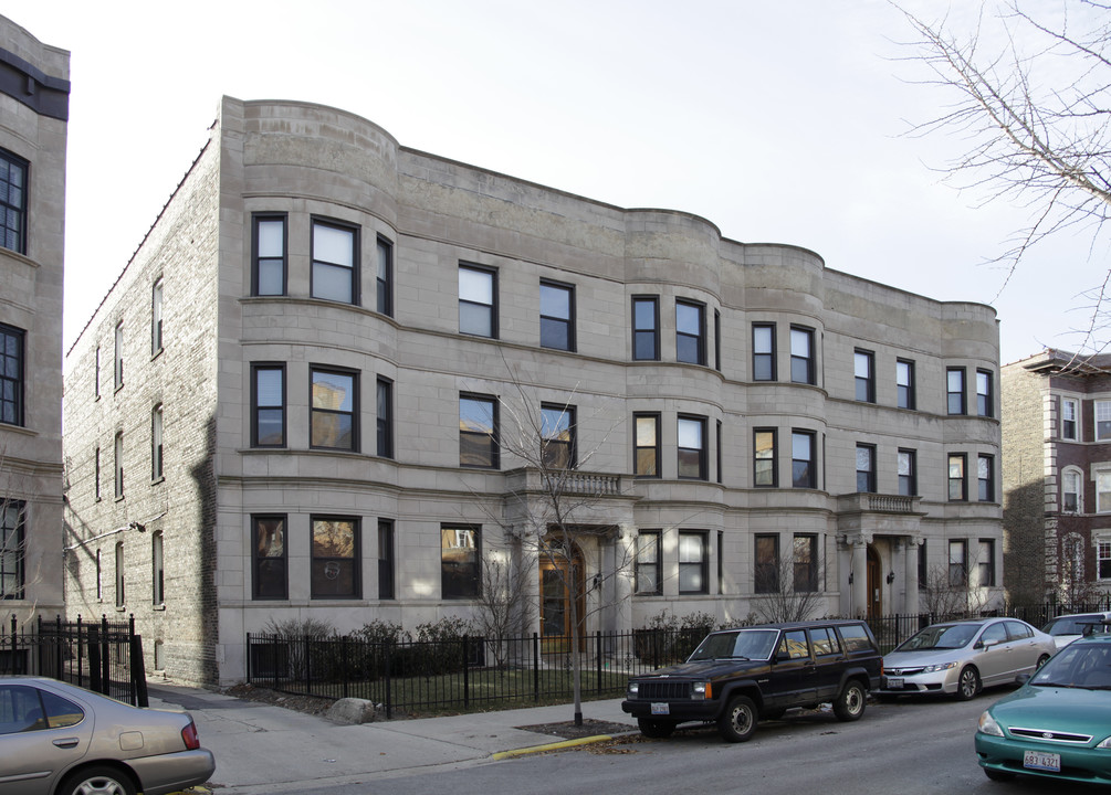 915-923 W Belle Plaine Ave in Chicago, IL - Building Photo