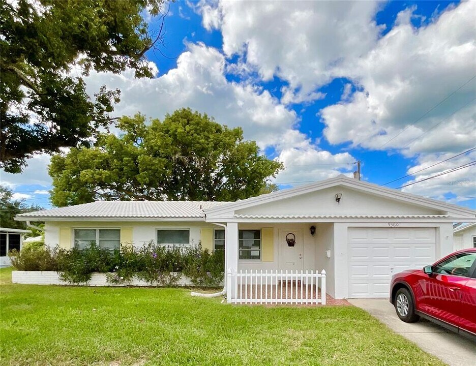 9360 140th Ln in Seminole, FL - Building Photo