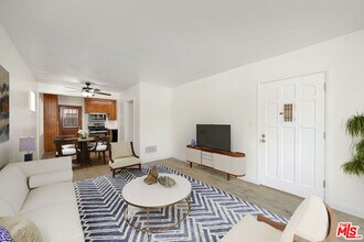 2011 Evergreen St in Burbank, CA - Building Photo - Building Photo