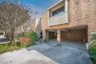 9400 Doliver Dr in Houston, TX - Building Photo