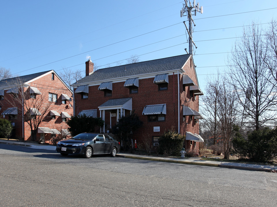 901 Fairview Ave in Takoma Park, MD - Building Photo