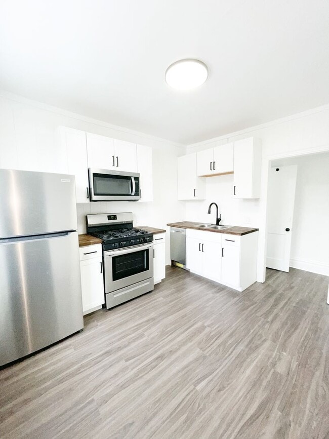 709-711-711 Industry St in Pittsburgh, PA - Foto de edificio - Building Photo