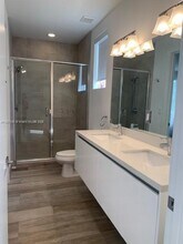 7515 NW 97th Ct in Doral, FL - Building Photo - Building Photo
