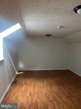 304 Hampshire Dr in Plainsboro, NJ - Foto de edificio - Building Photo