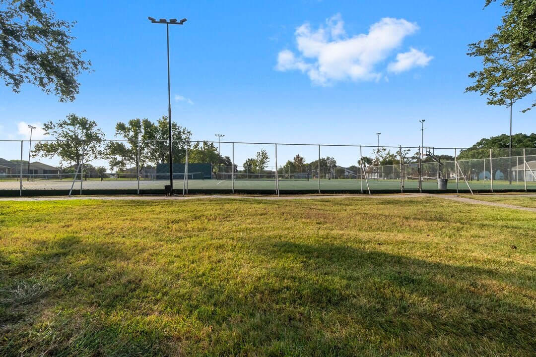 11417 Windlass Ln in Willis, TX - Building Photo