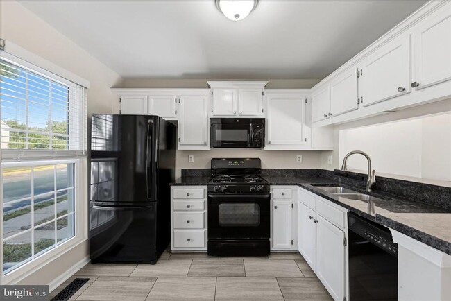 6562 Old Carriage Ln in Alexandria, VA - Building Photo - Building Photo