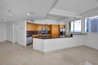 6422 Collins Ave in Miami Beach, FL - Building Photo - Building Photo