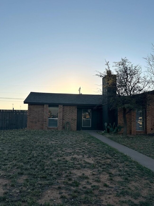 property at 4808 Country Club Dr