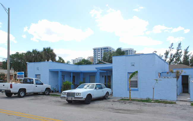 Blue Sky Motel in Pompano Beach, FL - Foto de edificio - Building Photo