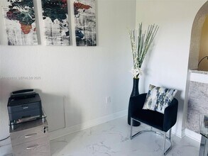 10700 NW 66th St in Doral, FL - Building Photo - Building Photo