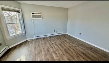 452 Main St, Unit 5 in Melrose, MA - Foto de edificio - Building Photo