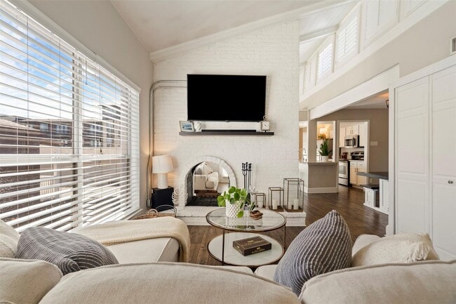 property at 5916 Sandhurst Ln