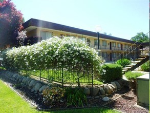 Campus Place Apartments in Chico, CA - Building Photo - Building Photo