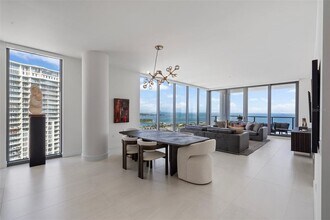 301 1st St S in St. Petersburg, FL - Foto de edificio - Building Photo