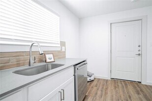 125 E 8th St in Dallas, TX - Building Photo