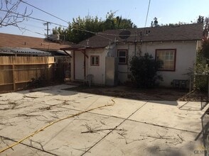 122 Highland Dr in Bakersfield, CA - Building Photo - Building Photo