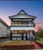 12001 Oakview Ave in Cleveland, OH - Building Photo