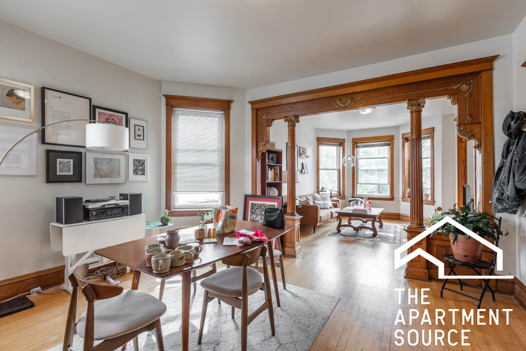 2042 W Armitage Ave, Unit 1 in Chicago, IL - Building Photo