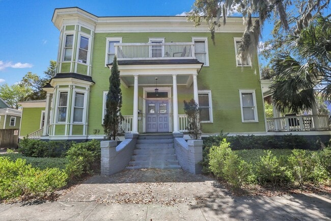property at 21 W 36th St