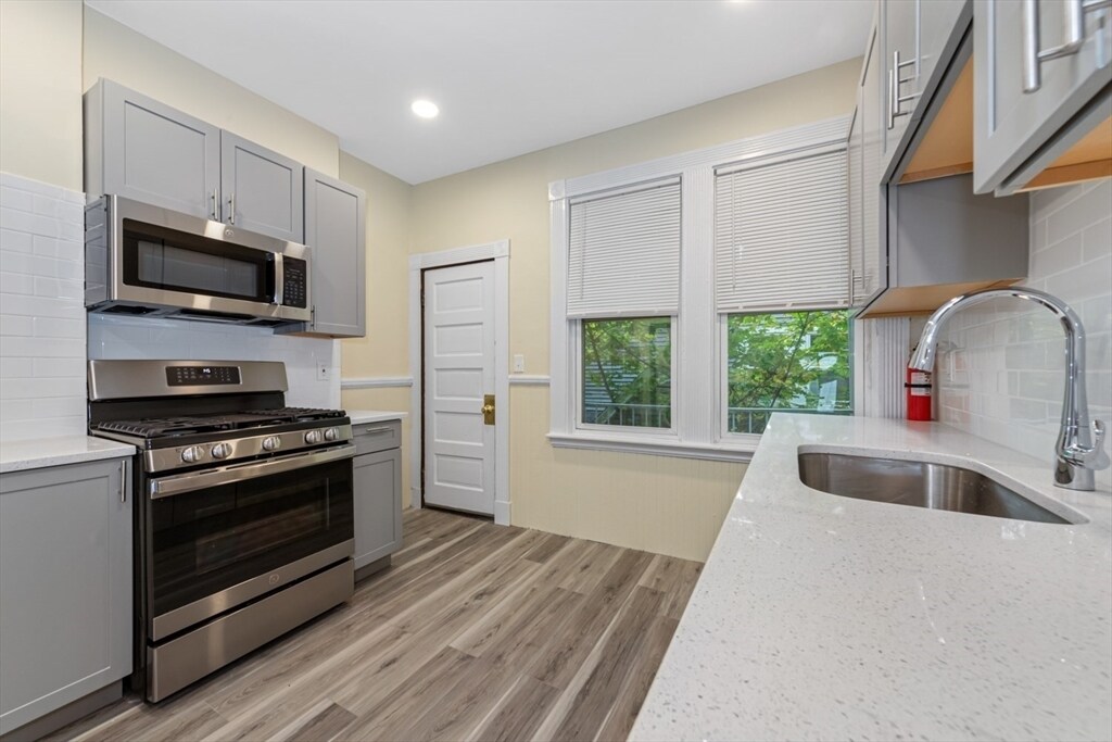 44 Brackett St in Boston, MA - Building Photo